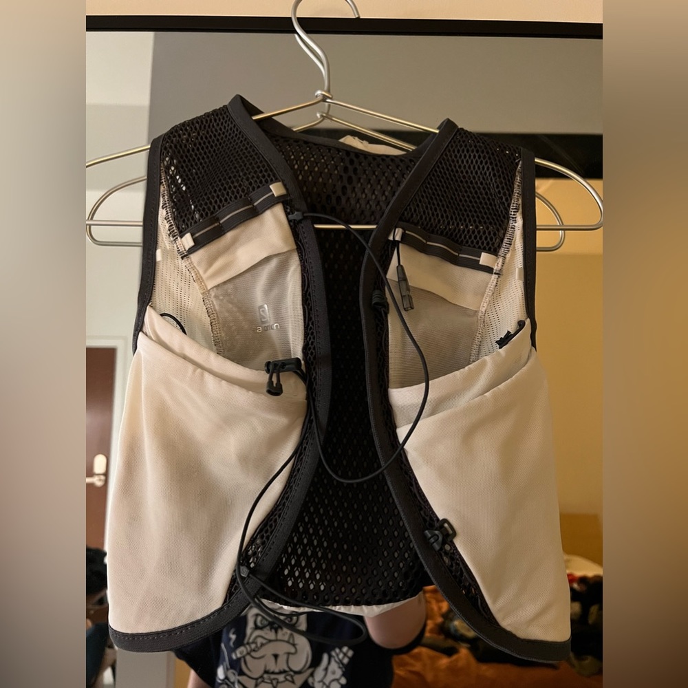 Salomon running vest with flask